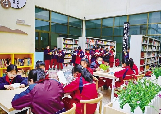 �z·�Ļ��M(j��n)У�@ ǧ��������(r��n)���� �m�����ك��D���^���ջ��(d��ng)���m(x��)���f�Ļ�н��